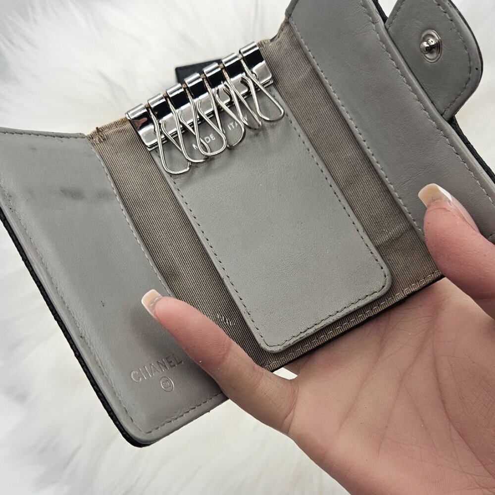 📌SOLD📌 Chanel Quilted Caviar 6 Keycase/Card holder - Picture 9 of 11